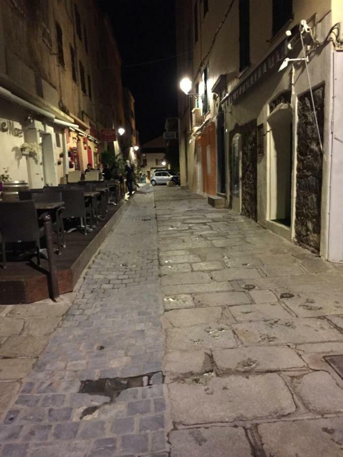 Monolocale centro Île Rousse 100mt dalla spiaggia LʼÎle-Rousse Esterno foto